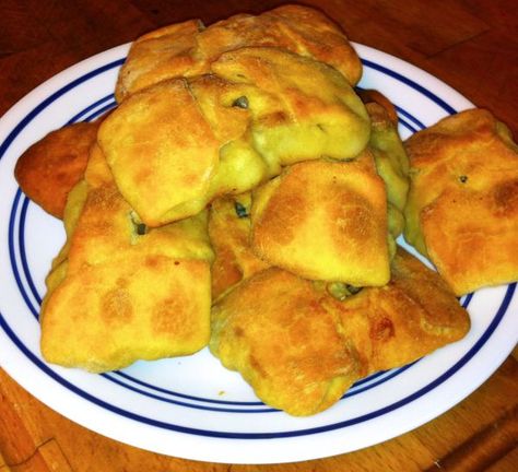 Uyghur Food, Baked Samosa, Ground Lamb, International Food, Chinese Recipes, Inner Mongolia, Samosa, Coriander Seeds, Naan