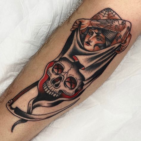 Traditional Tattoo Woman, Traditional Tattoo Drawings, Painless Tattoo, Lady Tattoo, Feminine Skull Tattoos, Traditional Tattoo Inspiration, Vintage Tattoo Design, Pumpkin Tattoo, Optical Illusion Tattoo