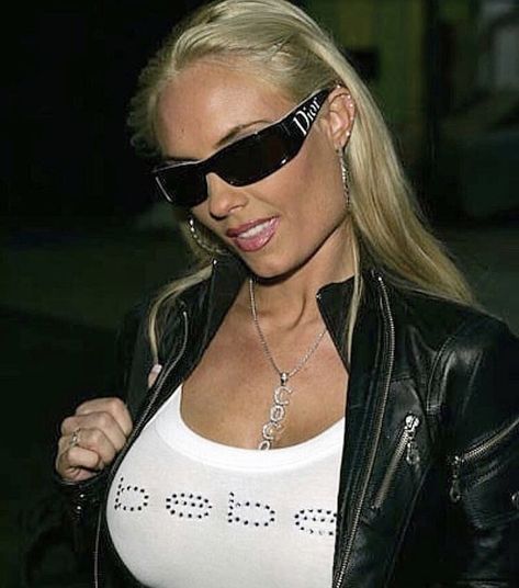 Coco Tumblr Baddie, Y2k Baddie Aesthetic, Christina Aguilera 2000s, 2000s Fashion Inspiration, 2000s Fits, 2000s Sunglasses, 2023 Moodboard, 2000s Outfit, Coco Austin