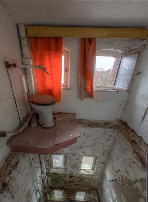 Toilets-With-Threatening-Auras Trippy Bathroom, Plumbing Humor, Toilet Pictures, Cloud Lamp, Design Fails, Belek, Bathroom Humor, Abandoned Places, White Porcelain