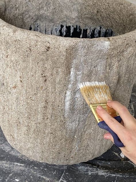 DIY Faux Stone Planters - Jenna Sue Design Blog Garden Planter Ideas, Stone Planter, Jenna Sue Design, Jenna Sue, Stone Planters, Garden Decor Ideas, Planter Ideas, Artificial Stone, Garden Planter