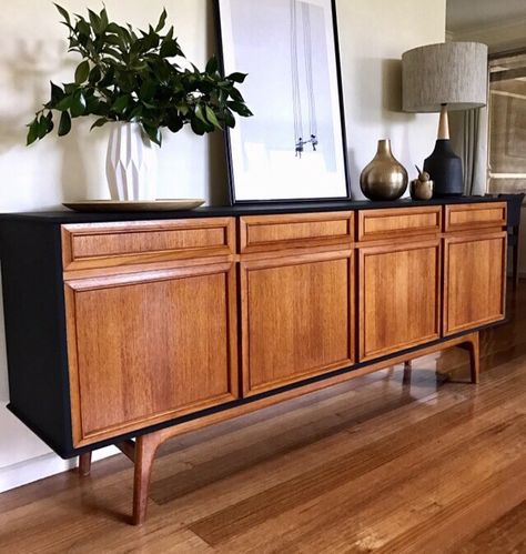 Rebecca Williams ~ Upcycled early 1970's Australian teak & matt black sideboard Black And White Sideboard, Retro Bedroom Furniture, Retro Living Room Furniture, Console Makeover, Sideboard Upcycle, Sideboard Styles, Credenza Vintage, Retro Sideboard, Sideboards Living Room