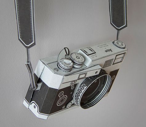 Papercraft Leica Paper Camera, Diy Camera, Pinhole Camera, Camera Photos, Leica Camera, Paper Toy, 3d Paper, Paper Models, Paper Toys