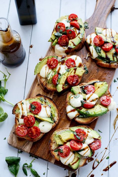 Grilled Avocado Caprese Crostini Caprese Crostini, Avocado Recipes Breakfast, Avocado Toast Breakfast, Grilled Avocado, Clean Eating Desserts, Avocado Breakfast, Breakfast Toast, Latin Food, Avocado Recipes