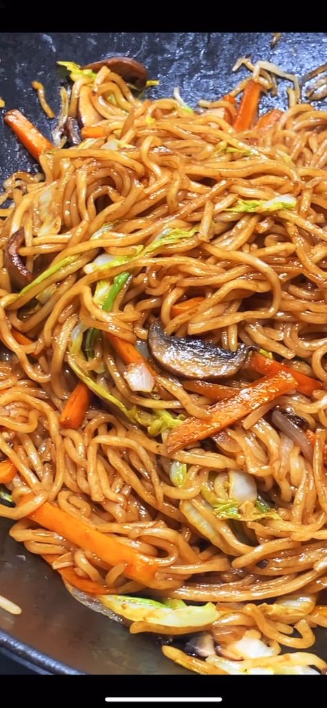 Vegetable Lo Mein with Cabbage and Mushrooms Lo Maine Noodle Recipe Easy, Lo Mein Recipe Vegetable, Cabbage Noodles Recipes, Lo Mein With Cabbage, Veggie Lo Mein Recipe, Low Mein Recipe, Slow Cooker Lo Mein, Lo Mein Noodles Recipe, Lomein Recipes