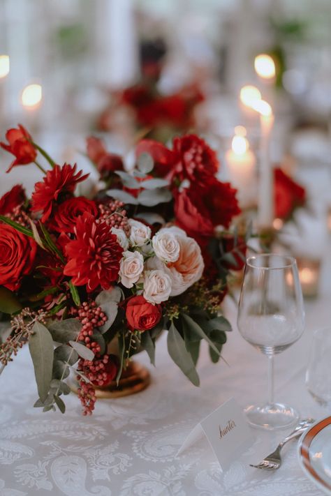 Glamorous red and gold wedding in Tuscany | La Gardenia Red Roses Centerpieces, Red And Gold Wedding, Red Gold Wedding, Red Centerpieces, Beauty And Beast Wedding, Red Wedding Theme, Gold Centerpieces, Red Wedding Flowers, Wedding In Tuscany