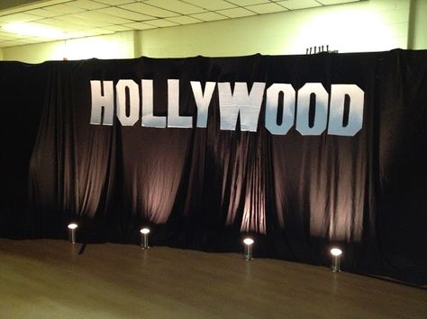 Deco Cinema, School Dance Ideas, Hollywood Birthday Parties, Hollywood Party Decorations, Red Carpet Theme, Hollywood Birthday, Hollywood Night, Hollywood Party Theme, Prom Themes