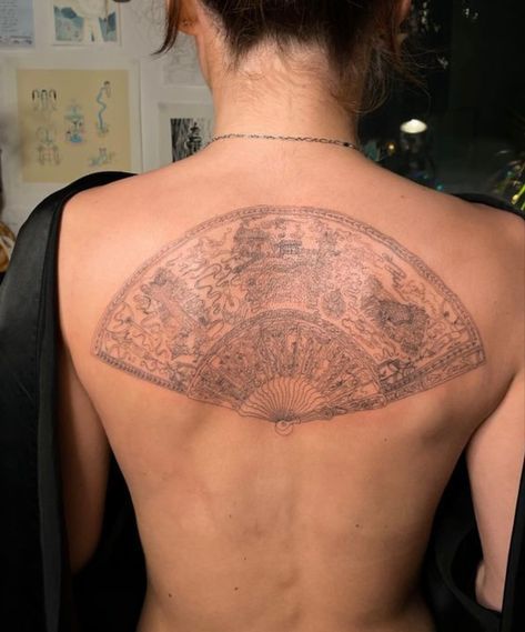 Asian Back Tattoo, Fan Tattoo, Jewelry Tattoo, Discreet Tattoos, Spine Tattoos, Tattoo Placement, Skin Art, Piercing Tattoo, Tattoo Inspo