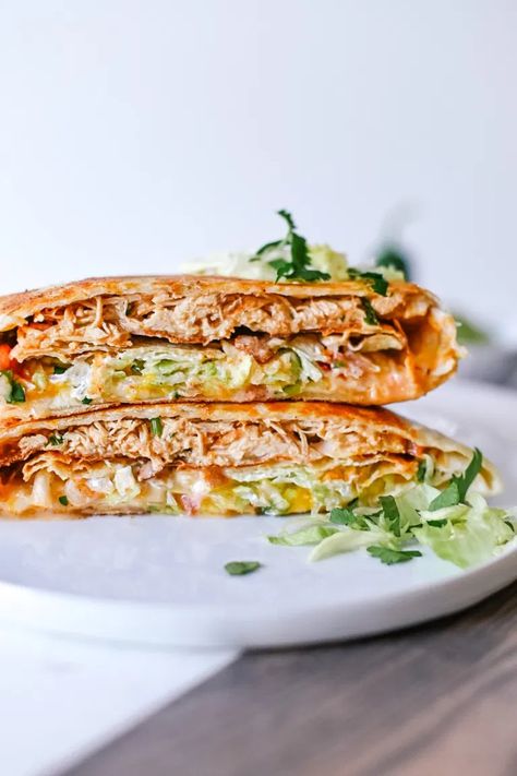 Chicken Crunch Wrap Supreme, Chicken Crunch Wrap, Chicken Crunchwrap, Pulled Chicken Recipes, Loaded Chicken, Chicken Supreme, Crunchwrap Supreme, Crunch Wrap, Meatless Main Dishes