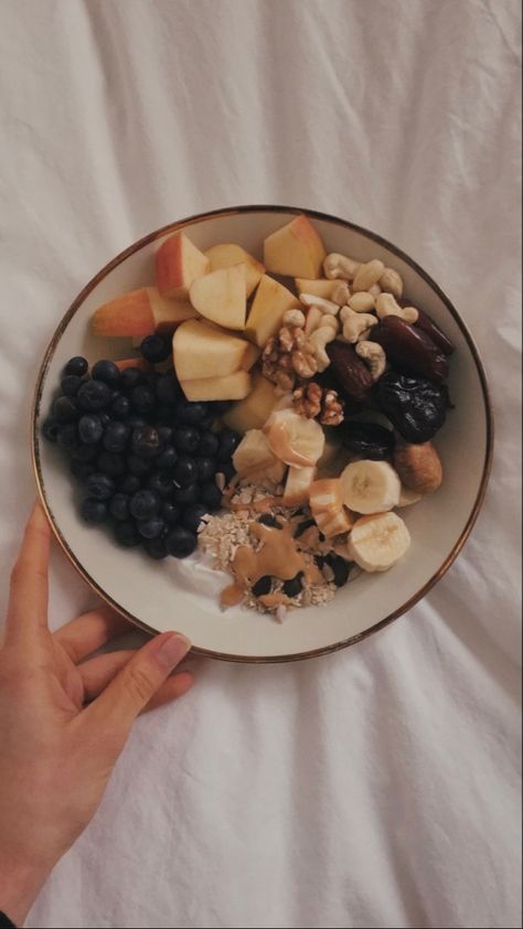 #healthy #healthylifestyle #healthyrecipe #healthyfood #healthybreakfast #diet #dietplan #bowl #fitgirlcode #healthysnack #pinterest #pinteresttips Comidas Fitness, Makanan Diet, Läcker Mat, Think Food, Food Goals, Food Is Fuel, Diet Tips, Pretty Food, I Love Food