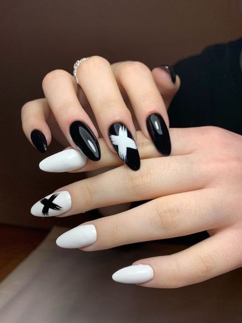 Black Rave Nails, Punk Nails Grunge, Rave Nails Designs, Nail 2023 Spring, Spring Nail 2023, Spring Nails Simple, Nail Inspo Spring, Spring Nails Inspiration, Spring Nail Inspiration