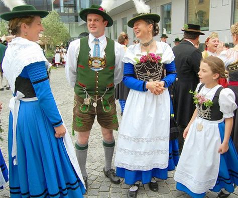 Gebirgstrachten Bavarian Hat, Bavarian Costume, Costumes For Dance, German Costume, German Dress, German Folk, Leg Of Mutton Sleeve, Folk Dress, Folk Clothing