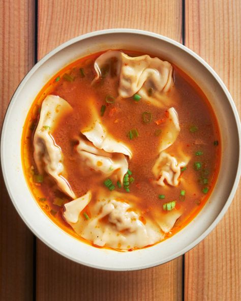 Miso Kimchi Soup, Kimchi Dumpling Soup, Dumpling Miso Soup, Miso Soup Dumplings, Korean Miso Soup, Miso Dumpling Soup, Gyoza Soup Recipe, Kimchi Soup Recipe, Kimchi Dumplings