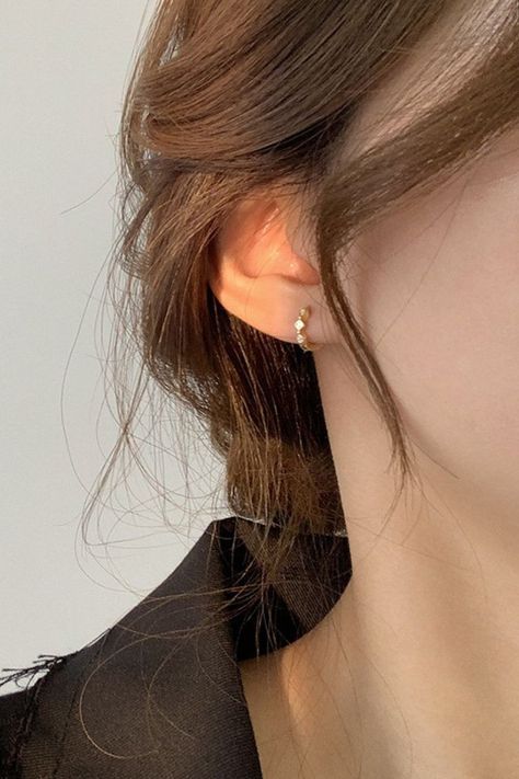 Earring Gold Simple, Everyday Earrings Simple Classy Silver, Simple Earrings Aesthetic, Pretty Simple Jewelry, Earrings Cute Simple, Jewelry Accessories Ideas Style, Cute Earrings Aesthetic Simple, Simple Cute Earrings, Simple Gold Earings