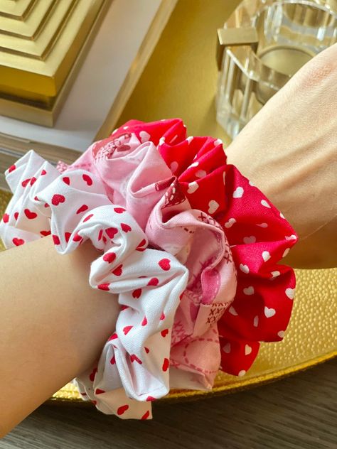 Valentines Day Hair Accessories, Valentines Day Scrunchies, Valentines Hair Accessories, Valentines Day Accessories, Valentine Accessories, Valentines Accessories, White Scrunchie, Elastic Heart, Jewels Diy