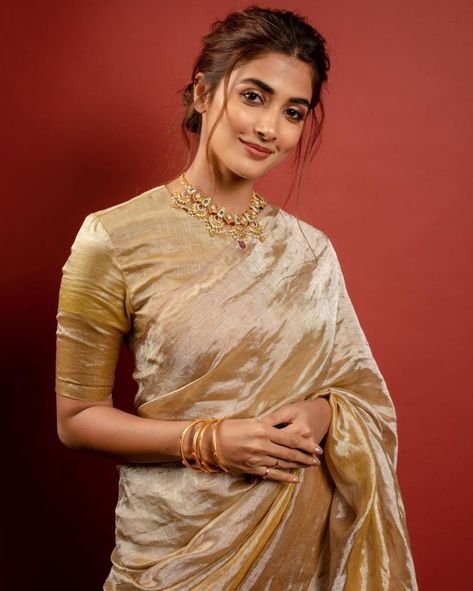 Tissue Sarees Are A Major Trend This Wedding Season 2023 - ShaadiWish Pooja Hedge In Saree, Golden Saree, Pooja Hegde, Tissue Saree, Malayalam Actress, Saree Look, Beautiful Saree, Actress Photos, Bollywood Fashion