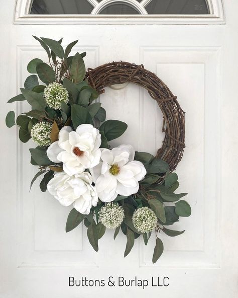 Magnolia Door Wreath, 2023 Wreath Trends, Door Reefs Ideas, Indoor Wreath Ideas Living Rooms, Year Round Wreaths For Front Door, Magnolia Decor Ideas, Vine Wreath Ideas, Kitchen Wreath Ideas, Magnolia Crafts