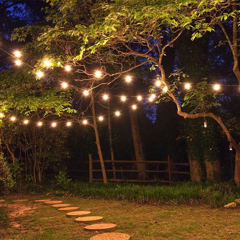 Patio and outdoor lighting ideas to transform your backyard. DIY tips for backyard lighting and outdoor party lights. Hanging Patio Lights, Modern Garden Lighting, Garden Lighting Design, Outdoor Lighting Ideas, Outdoor Party Lighting, Landscape Lighting Design, Patio Lights, Patio String Lights, Summer Backyard