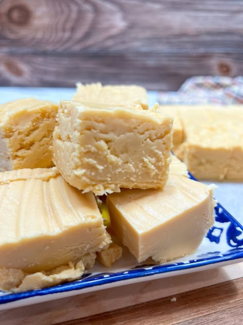 Fudge With Marshmallow Cream, Penuche Fudge, Butterscotch Fudge, Butterscotch Candy, How To Make Fudge, Homemade Fudge Recipes, Christmas Fudge, Fudge Recipes Easy, Easy Banana Bread Recipe