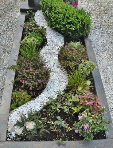 How To Decorate A Grave Site, Grave Planting Ideas, Grave Garden Ideas, Gravesite Landscaping Ideas, Grave Plants, Grave Sites Ideas, Grave Design Ideas, Grave Garden, Grave Design