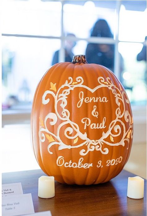 Carved Pumpkins For Weddings, Small Fall Wedding Reception Ideas, Pumkin Decoration Ideas Wedding, Wedding Pumpkins Carving, Wedding Pumpkin Carving Ideas, Fall Wedding White Pumpkins, Cute Fall Wedding Ideas, Fall Wedding Reception Ideas Decorations, Pumpkin Theme Wedding