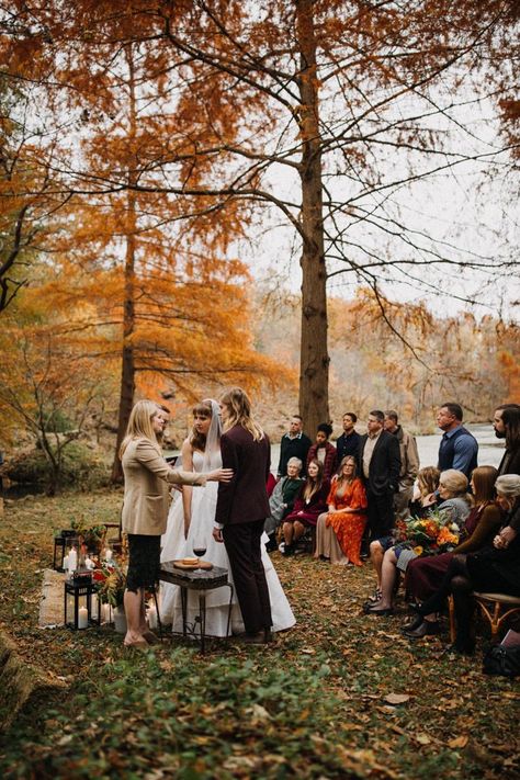 Intimate boho fall micro wedding in Missouri | Image by Inner Images Photography Backyard Autumn Wedding, Lowkey Wedding, Fall Wedding Guest Outfit, Weddings Outdoor, Small Backyard Wedding, Wedding Guest Outfit Fall, Tiny Wedding, Breakfast Party, Intimate Wedding Photography