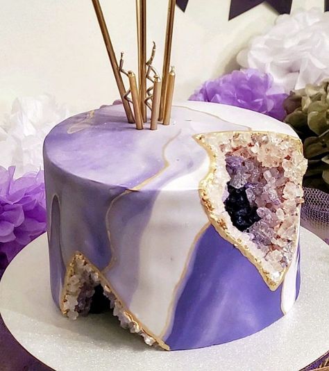 Rock Candy Cakes, Geode Wedding Cake, Turntable Cake, Geode Cake Wedding, Violet Cakes, Easy Cakes To Make, Geode Wedding, Geode Cake, Cake Photos