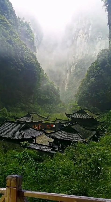 Chongqing China, Chinese Landscape, Japan Aesthetic, Pretty Landscapes, Aesthetic Japan, Chongqing, Art Japonais, China Travel, 판타지 아트