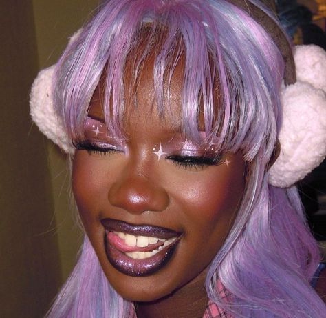 It Girl Makeup, Lilac Eyeshadow, Purple Makeup Looks, Y2k Makeup, Punk Makeup, Swag Makeup, Purple Makeup, Cool Makeup Looks, Ethereal Makeup