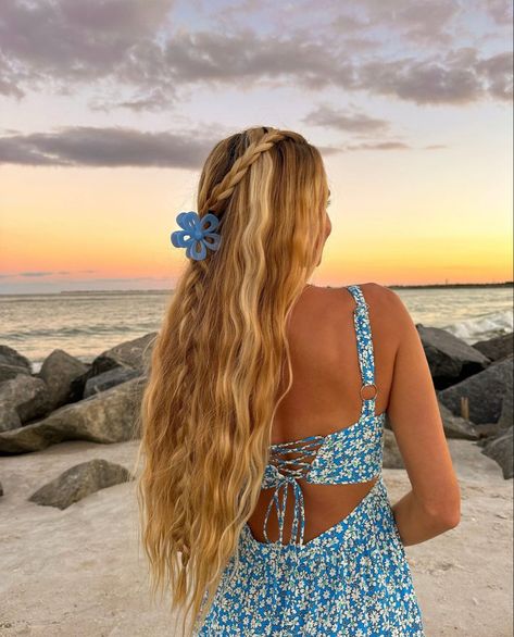 Bubble Braid With Clips, Preppy Hairstyles, Vacation Photo, Summer Picture Poses, Foto Casual, Beach Poses, Hair Stuff, Summer Hair, Summer Photos