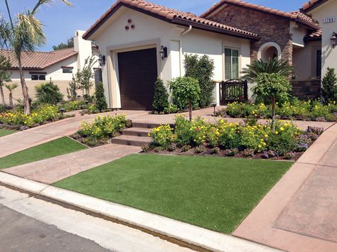 artificle grass Small Front Yards, Best Artificial Grass, Grass Texture, Front Yard Plants, Florida Landscaping, Small Front Yard Landscaping, Arizona Landscape, Small Front Yard, Front Garden Design