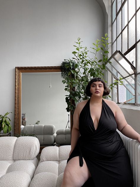 Special occasion look (perfect for NYE!) for my fellow plus sized babes. Classic yet romantic LBD from L I V D #plussizefashion #newyearseve #winteroutfit #plussizedress #minimalist | Posted in partnership with the Pinterest Creator Inclusion Fund Plus Size Aesthetic, Plus Size Chic, Nye Dress, Plus Size Cocktail Dresses, Plus Size Sweaters, Romantic Dress, Plus Size Dress, Types Of Fashion Styles, Plus Size Dresses