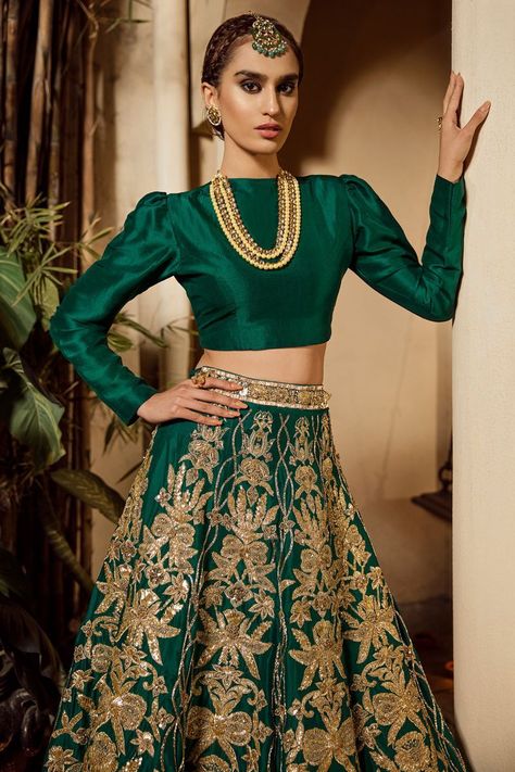 Look 8 – Ammara Khan Silk Lehnga Outfit, Puff Sleeve Blouse Indian Lehenga, Puff Full Sleeve Blouse Indian, Silk Lehenga Blouse Designs, Puffed Sleeves Blouse Saree, Blaus Design, Puff Sleeve Blouse Indian, Lengha Designs, Mehndi Lehenga