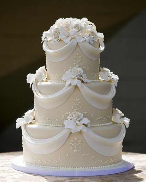 that's a pretty and simple cake but very elegant and classy would like more touches of #purple on it too but love the simple design gorgeous :) Fondant Wedding Cakes, Amazing Wedding Cakes, White Wedding Cakes, Simple Wedding Cake, Unique Wedding Cakes, Elegant Wedding Cakes, Elegant Cakes, Beautiful Wedding Cakes, Gorgeous Cakes