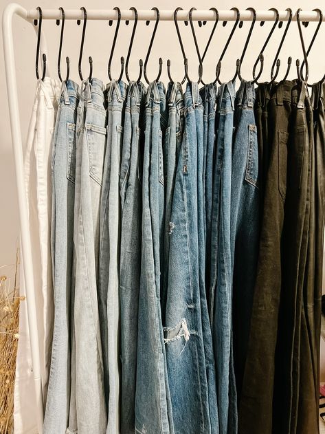 Denim Organization, Worn Clothes Storage, Best Way To Organize Jeans, Denim Storage Ideas, Jean Hanging Ideas, Jeans Storage, Hanging Jeans, Jeans Storage Ideas, Jean Storage