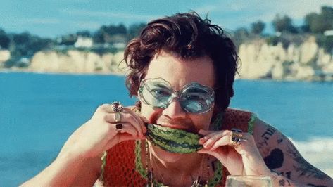 Harry Styles Watermelon Sugar GIF - HarryStyles WatermelonSugar MusicVideo - Discover & Share GIFs هاري ستايلز, Harry Styles Eyes, Harry Styles Icons, Harry Styles Watermelon Sugar, Harry Styles Nails, Paddy Kelly, Funk Pop, Watermelon Sugar, Goodfellas