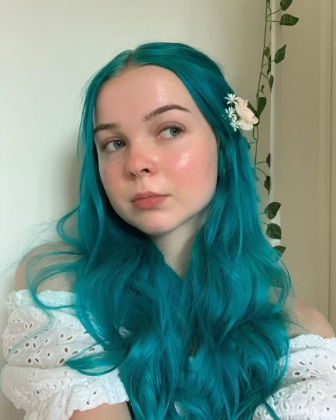 Aqua Marine Hair, Aquamarine Hair Color, Arctic Fox Aquamarine, Aqua Hair Color, Teal Blue Hair, Turquoise Hair Dye, Cyan Hair, Aquamarine Hair, Blue Hair Ideas