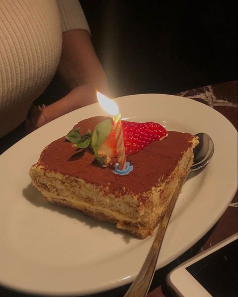 Tiramisu Birthday Cake Aesthetic, Tiramisu Cake Aesthetic, Aesthetic Tiramisu, Birthday Tiramisu, Tiramisu Birthday Cake, Birthday Cake Surprise, Surprise Candle, Cake Surprise, Birthday 22