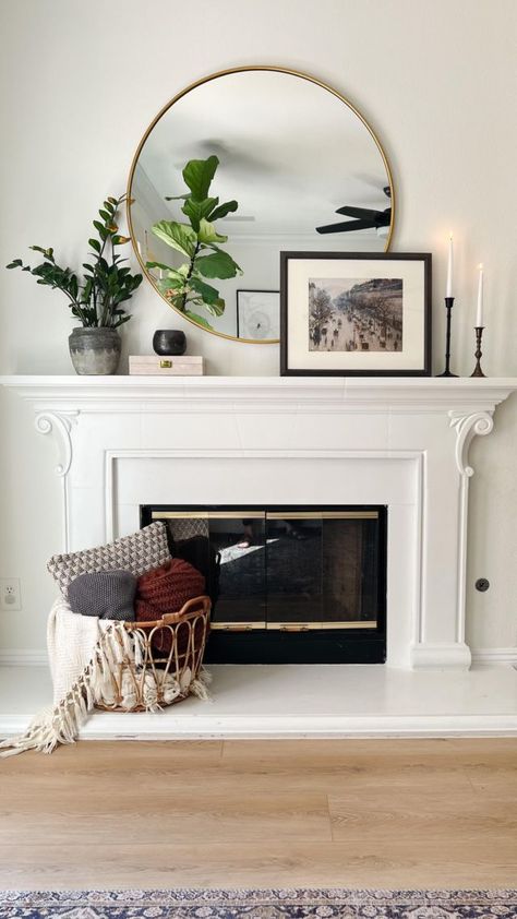 Fireplace Decorations Christmas, Fireplace Decoration Ideas, Spring Fireplace, Fireplace Decorating Ideas, Above Fireplace Decor, Fireplace Decor Christmas, Fireplace Styling, Fireplace Decorating, Chimney Decor