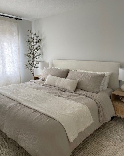 Neutral Bedroom Decor, Dekorasi Kamar Tidur, Bilik Tidur, Redecorate Bedroom, Hus Inspiration, Apartment Decor Inspiration, Room Makeover Bedroom, Apartment Inspiration, Room Inspiration Bedroom