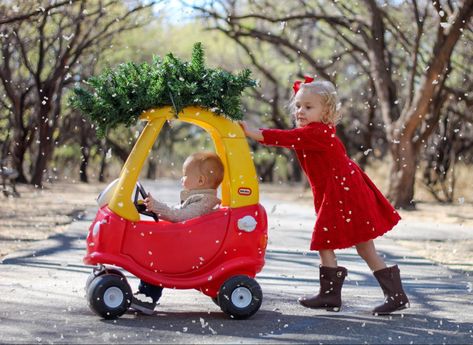 Christmas Brother And Sister Photo Ideas, Sister And Brother Christmas Pictures, Baby Sibling Christmas Pictures, Sibling Christmas Picture Ideas, Diy Christmas Photoshoot Siblings, Sibling Santa Pictures, Christmas Brother Pictures, Return To Santa Sibling Photo, Christmas Photoshoot Ideas Siblings