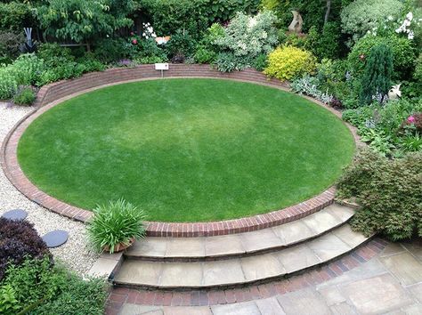 Circle Lawn Small Gardens, Small Circular Garden Design, Circular Lawn Small Garden, Circle Landscape Design Plan, Circular Garden Design, Circular Plaza Landscape Architecture, Circular Lawn, Backyard Design Layout, Contemporary Garden Design