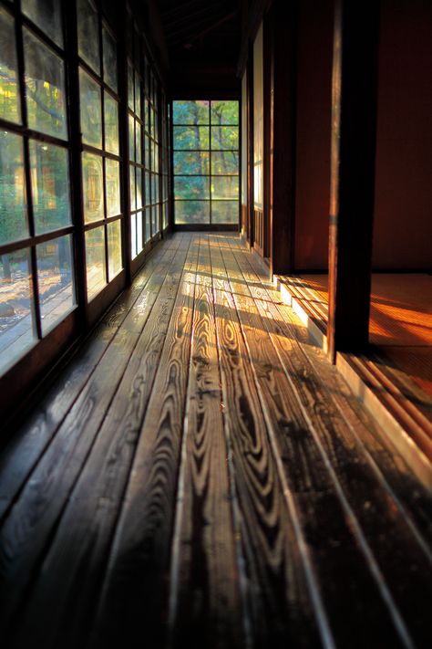 Night Window, Light Wood Floors, Japanese Interior, Japanese Architecture, Wood Doors Interior, Wooden House, House Goals, Japanese House, Old Wood