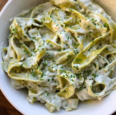 Pasta Greek Yogurt, Greek Yogurt Pasta Sauce, Spinach Fettucine, Greek Yogurt Alfredo Sauce, Healthy Fettuccine Alfredo, Greek Yogurt Pasta, Spinach Fettuccine, Spinach Alfredo, Gluten Free Main Dishes