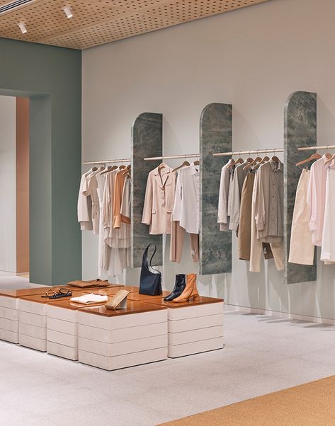 Clothing Booth Design, Clothing Showroom Design, Cloth Shop Design, Shop Design Clothes, Clothes Shop Design Ideas, Store Decoration Ideas, Boutique Interior Ideas, Fashion Shop Design, Fashion Store Interior