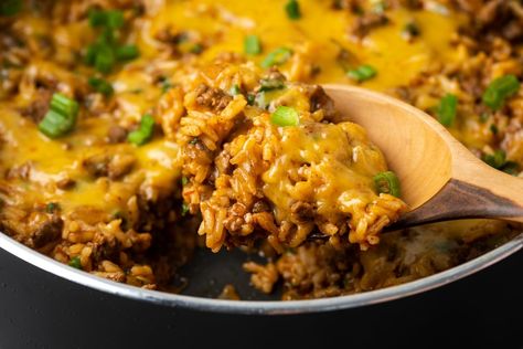 Easy Skillet Taco Rice - Mexican-Inspired One-Pan Meal! Taco Rice Skillet, Skillet Taco, Apple Fritter Cake, Biscuit Cinnamon Rolls, Rice Cookies, Cookies And Cups, Taco Rice, Rice Skillet, Sour Cream Pound Cake