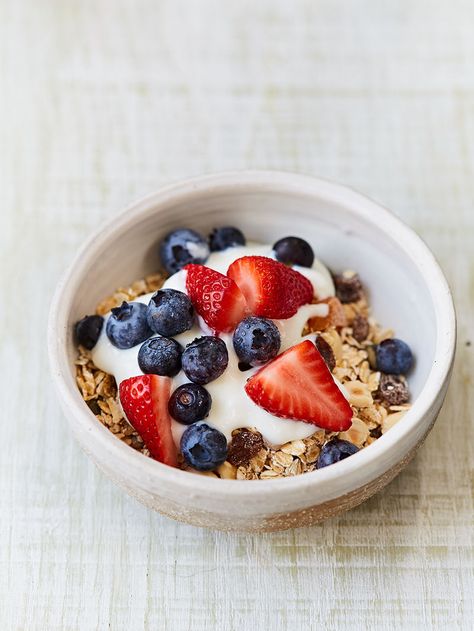 DIY oaty fruity cereal | Jamie Oliver Healthy Desayunos, Nutritional Breakfast, Fruit Cereal, Breakfast Fruit, Healthy Cereal, Jamie Oliver Recipes, Diet Breakfast, Nutritious Breakfast, S'mores