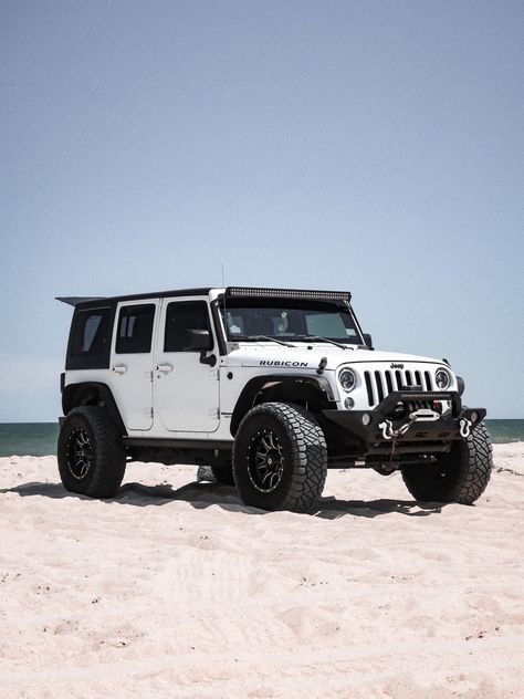 Mobil Rubicon, White Rubicon Jeep, Luxury Car Interior Design, Interior Design Car, Jeep Wrangler Tires, White Jeep Wrangler, Cars Tattoo, Auto Jeep, Jeep Lifestyle