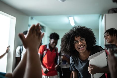 Visa has announced the inaugural class of the Visa Black Scholars and Jobs Program, awarding 50 college students scholarship assistance for up to four years Black College Students, Thurgood Marshall, First Year Of College, Student Scholarships, Honor Student, Racial Equality, Mentorship Program, Science Biology, Photoshoot Inspo