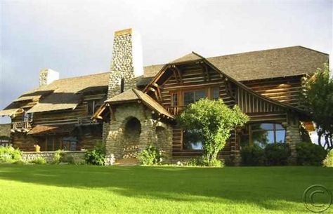 Yellowstone House, Yellowstone Show, Western House, Yellowstone Ranch, Chief Joseph, Legends Of The Fall, Dutton Ranch, Ranch Exterior, Show House